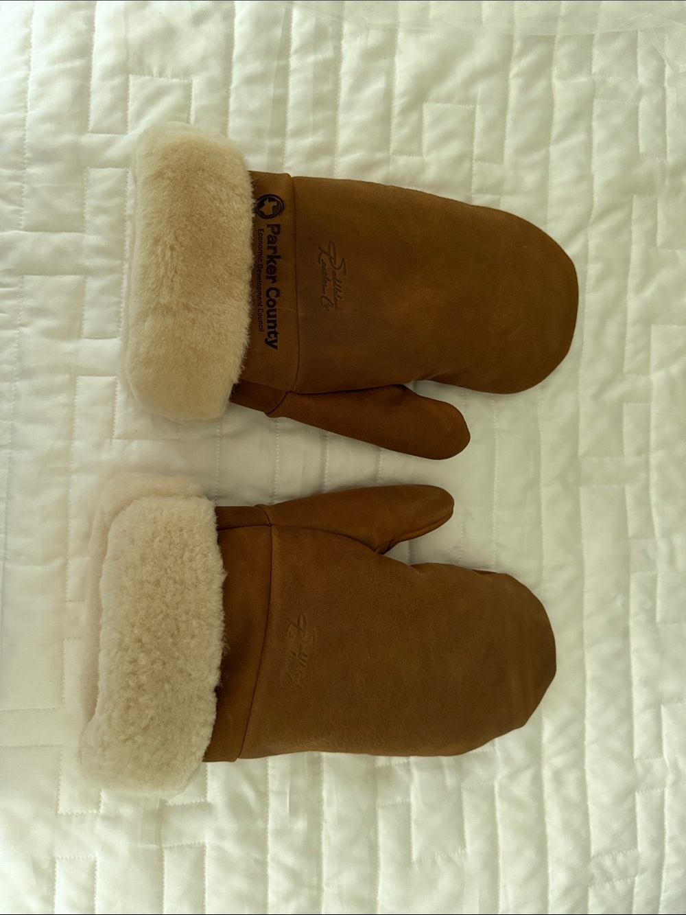 Saddleback Leather Men's Brown Shearling-Lined Suede Mittens